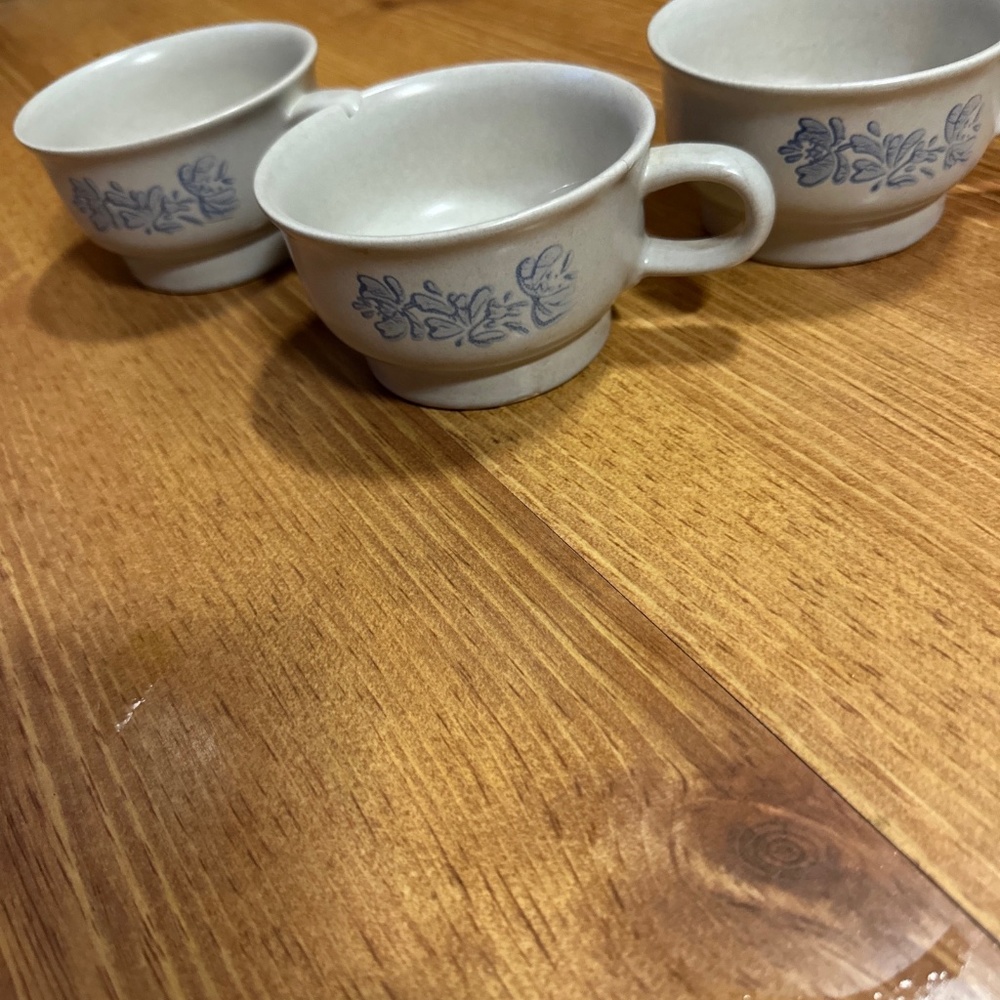 Pfaltzgraff Yorktowne Original coffee/ soup mugs